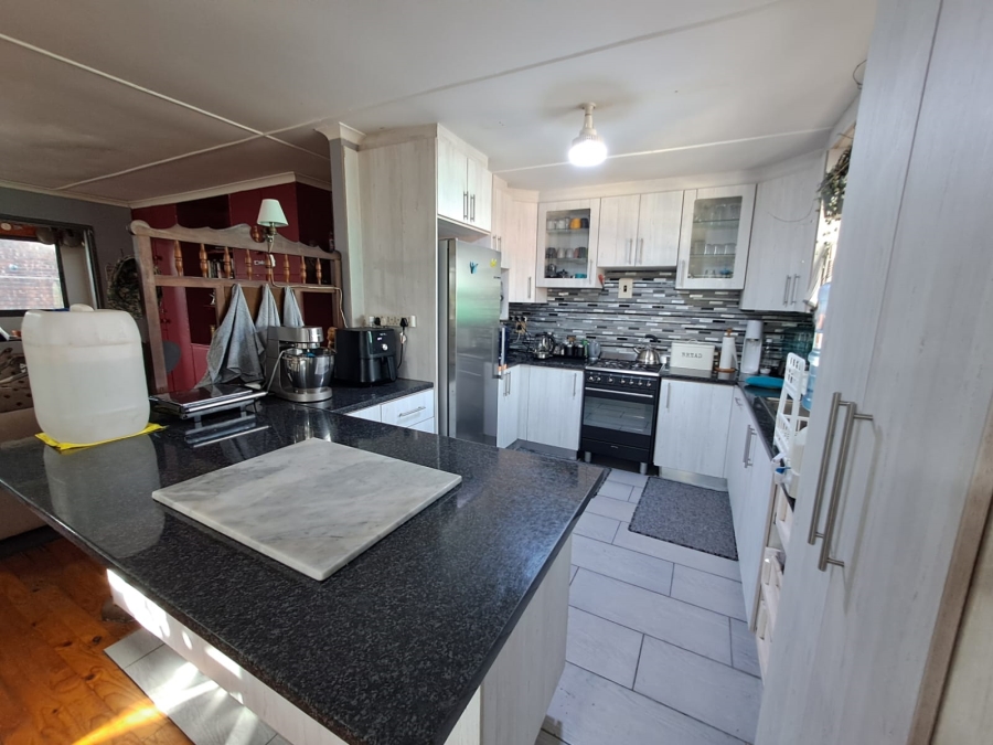 3 Bedroom Property for Sale in Paradise Beach Eastern Cape